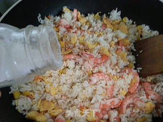 家庭制作虾仁玉米炒饭的做法步骤:12