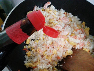 家庭制作虾仁玉米炒饭的做法步骤:14