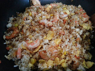 家庭制作虾仁玉米炒饭的做法步骤:15