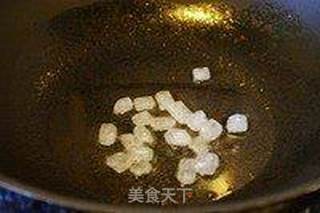红烧鸡翅中的做法步骤：2