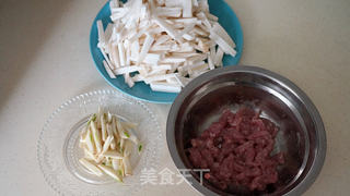 肉丝焖炒杏鲍菇的做法步骤:2