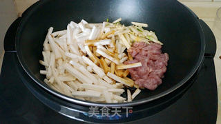 肉丝焖炒杏鲍菇的做法步骤:3