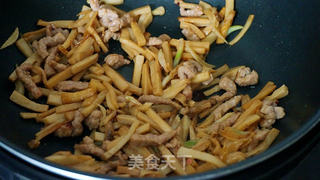 肉丝焖炒杏鲍菇的做法步骤:5