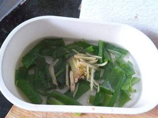 蛋黄芯狮子头的做法步骤:2