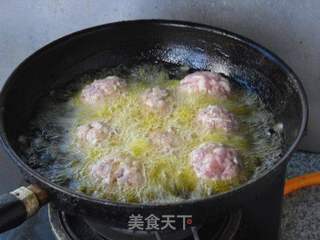 蛋黄芯狮子头的做法步骤:9
