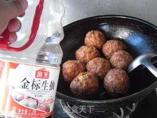 蛋黄芯狮子头的做法步骤:12