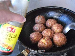 蛋黄芯狮子头的做法步骤:13