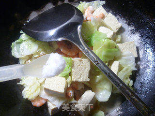 虾肉圆白菜冻豆腐的做法步骤：11