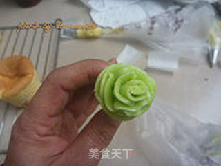 奶油霜裱花小蛋糕的做法步骤：21