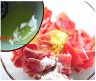 冬季最爱的经典下饭菜【香辣嫩滑的水煮牛肉】的做法步骤:2
