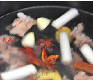 冬季进补第一鲜汤——花蛤炖羊肉的做法步骤:3