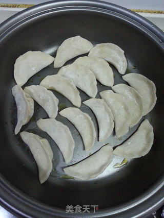 锅贴饺的做法步骤:9
