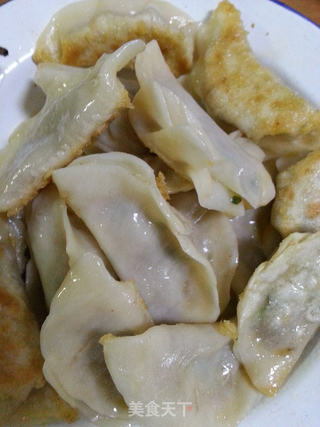 锅贴饺的做法步骤:11