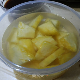 菠萝咕咾肉的做法步骤:2