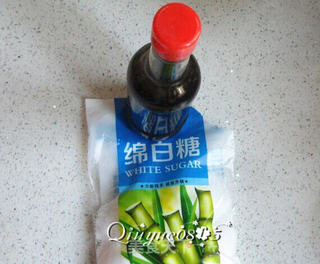 糖醋花生米的做法步骤：1