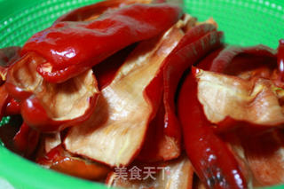 轻松制作简单又味美的辣椒酱的做法步骤:2