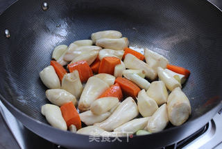 下饭好滋味——杏鲍菇烧胡萝卜的做法步骤:5