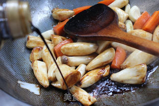 下饭好滋味——杏鲍菇烧胡萝卜的做法步骤:7