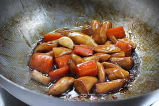 下饭好滋味——杏鲍菇烧胡萝卜的做法步骤:11
