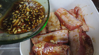 蒜香烤肋排的做法步骤：8