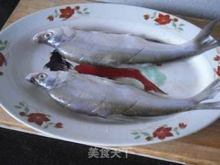 烧烤味白条鱼的做法步骤:2