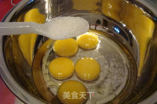 和孩子一起做圣诞翻糖蛋糕的做法步骤:3