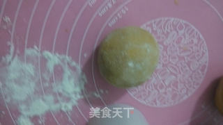 豆沙莲蓉月饼的做法步骤:9