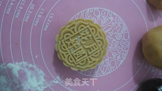 豆沙莲蓉月饼的做法步骤:11