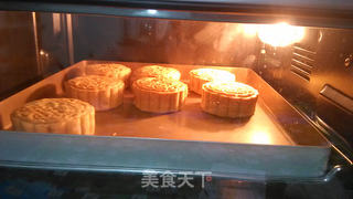 豆沙莲蓉月饼的做法步骤:13
