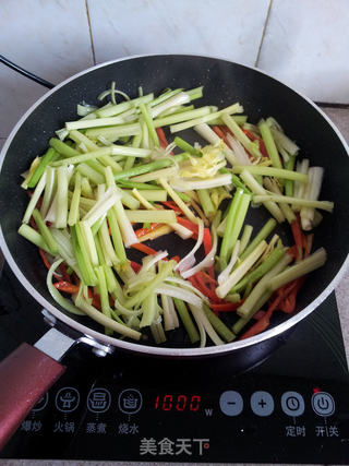 芹菜炒肉丝的做法步骤:7