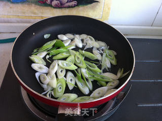 虾酱大葱炒豆腐的做法步骤:2