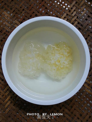 美丽尤物--银耳红枣羹的做法步骤:4