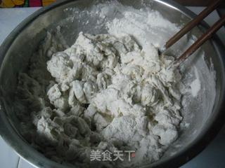 萝卜猪肉煎饺的做法步骤：1