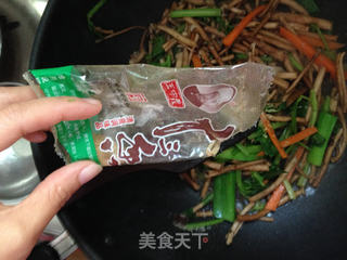 美味菌菇---小炒茶树菇 依然美食的做法步骤:8