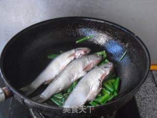 葱烧季花鱼的做法步骤:2