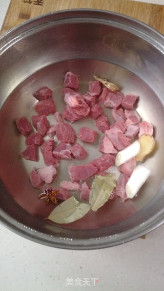 土豆炖牛肉的做法步骤:2