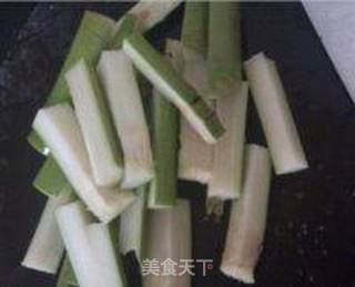 积雪草竹蔗水的做法步骤:2