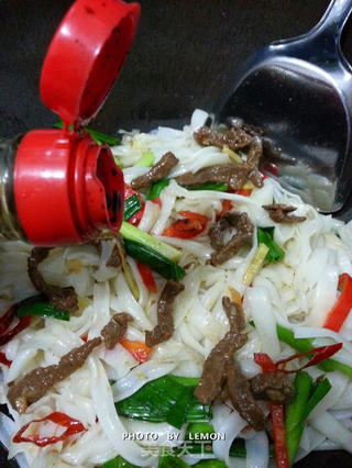 酷炫羊肉小炒粉的做法步骤:7