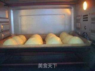 奶油肉松小餐包的做法步骤:13