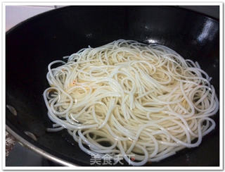 炸酱米粉【子璇家】的做法步骤:5