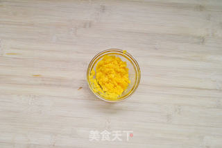 【蟹黄豆腐】餐桌上那一道高大上黄金豆腐的做法步骤:4
