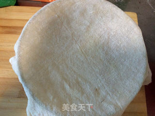 相当有料的培根香肠披萨的做法步骤:2
