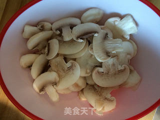 相当有料的培根香肠披萨的做法步骤:3