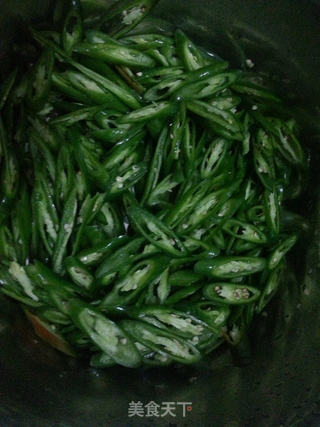 线辣椒炒肉丝的做法步骤:2