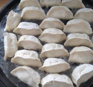 茄子牛肉洋葱馅锅贴的做法步骤:10