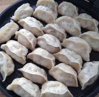 茄子牛肉洋葱馅锅贴的做法步骤:12