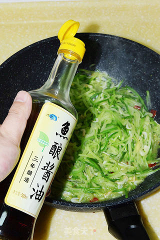 【萝卜丝炒虾皮】--朴素小清新的营养菜的做法步骤:6