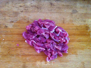 菜花炒肉的做法步骤:2