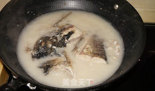 一鱼两吃之鱼头豆腐汤的做法步骤:8