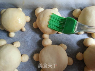 小乌龟肉松面包的做法步骤:13